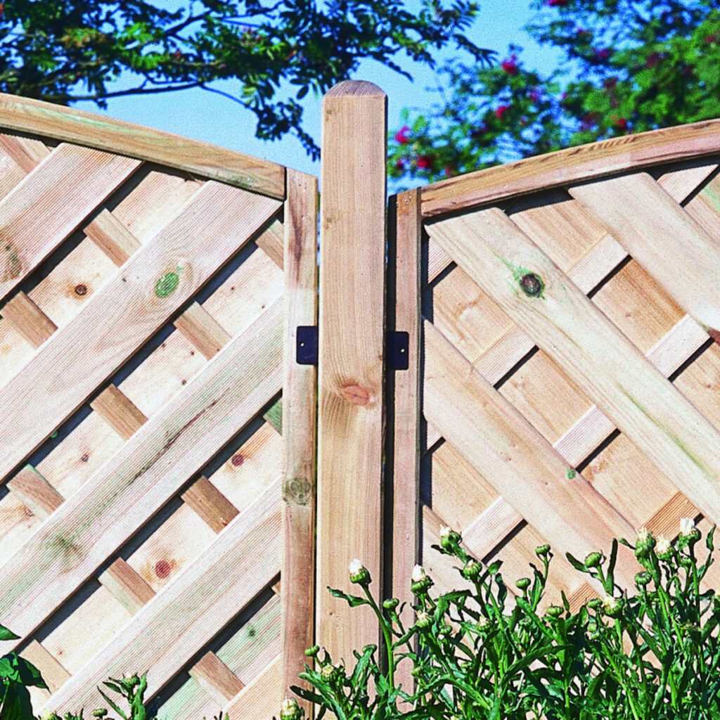 Forest Garden Ultima Fence Post 8ft – Pack of 6 5013053173817 2